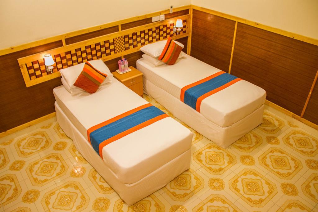 Hotel Shadow Palm Maafushi Habitación foto